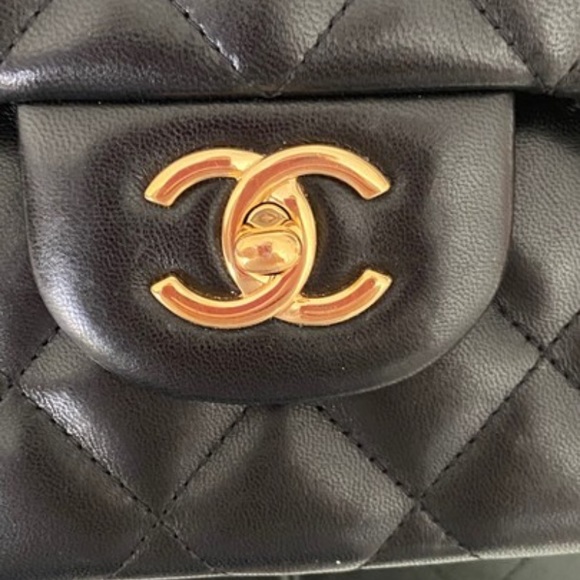 Classic Flap Jumbo Lambskin with Gold Hardware - Picture 8 of 12